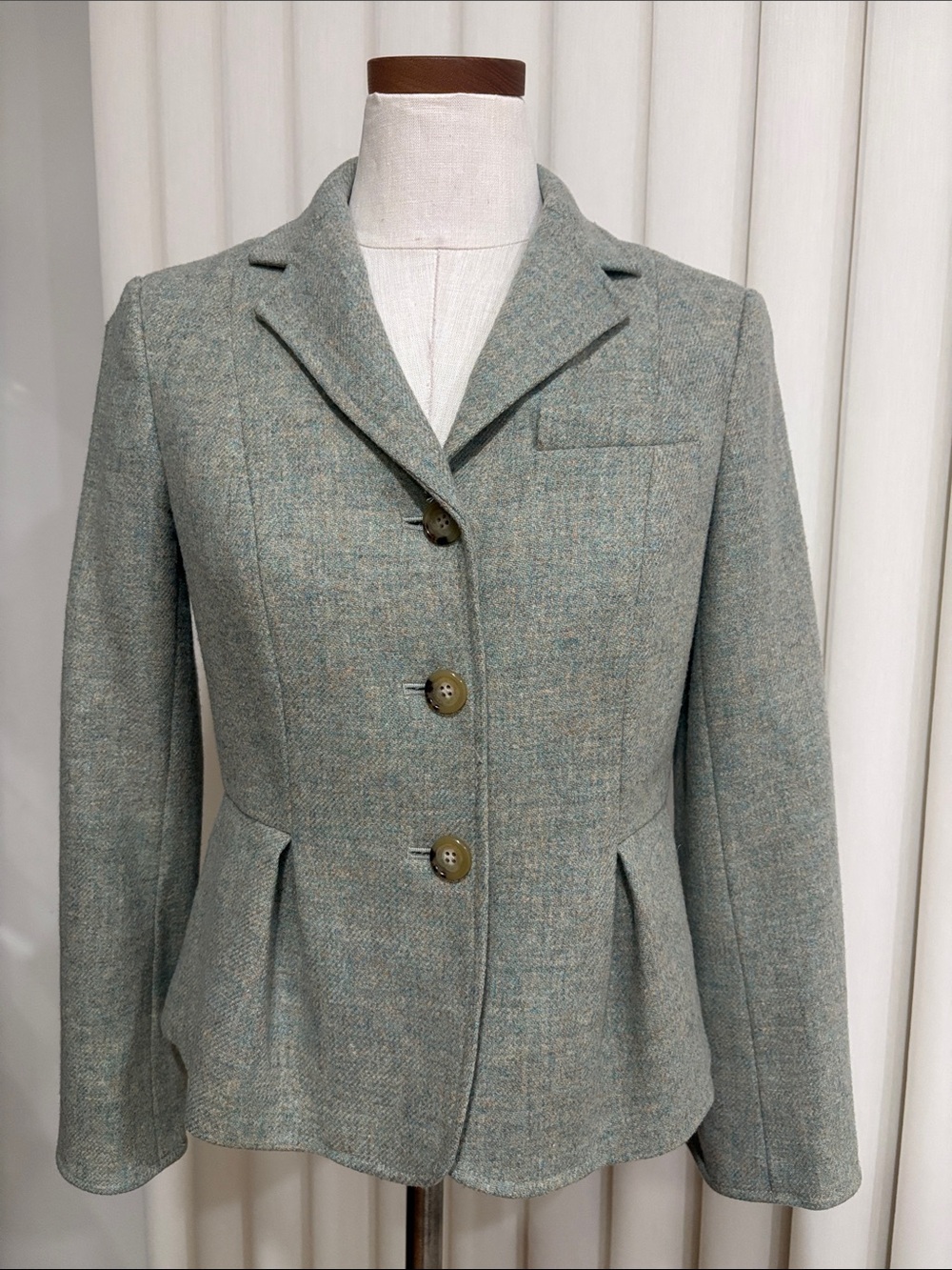 Talbots Light Green structured peplum Wool Blazer 3 button closure pleated 4P